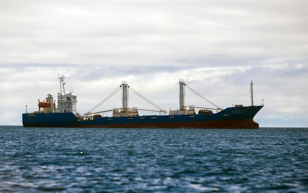 Doi tau ca Trung Quoc tran den anh 2