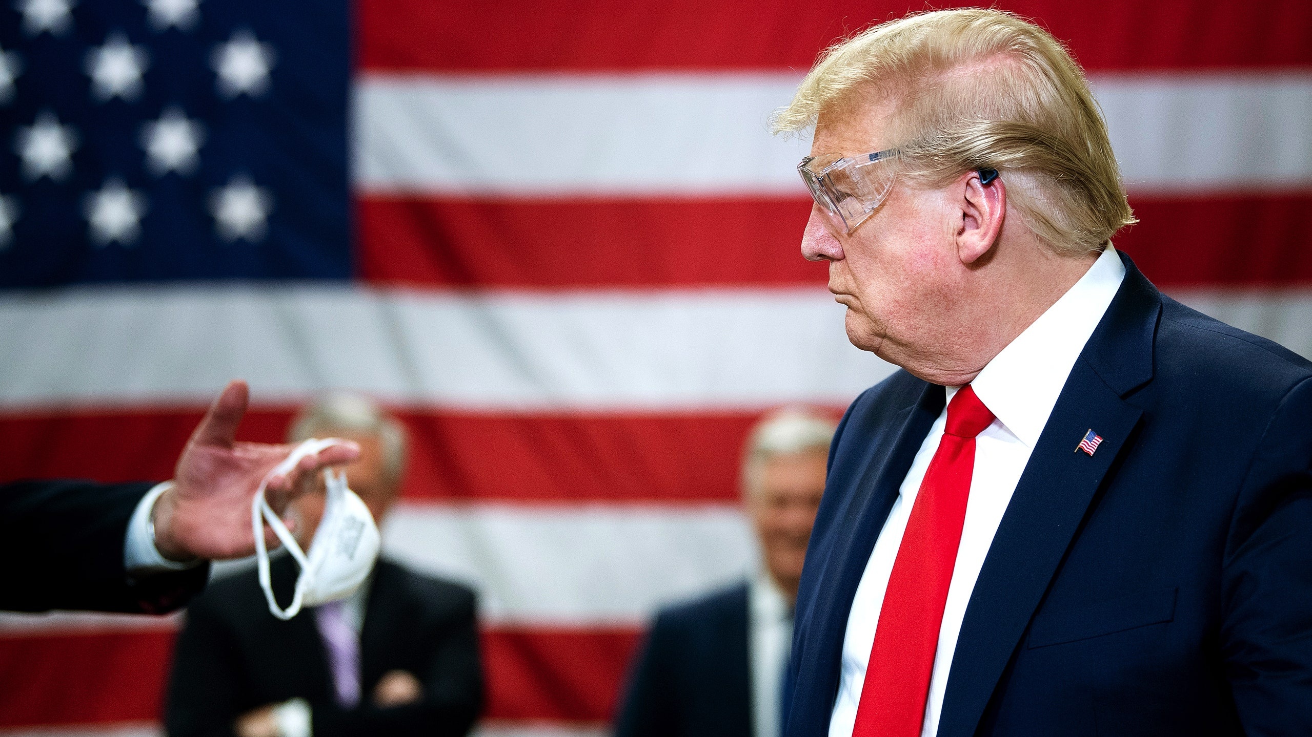 Trump thuoc nhom nguy co cao anh 1