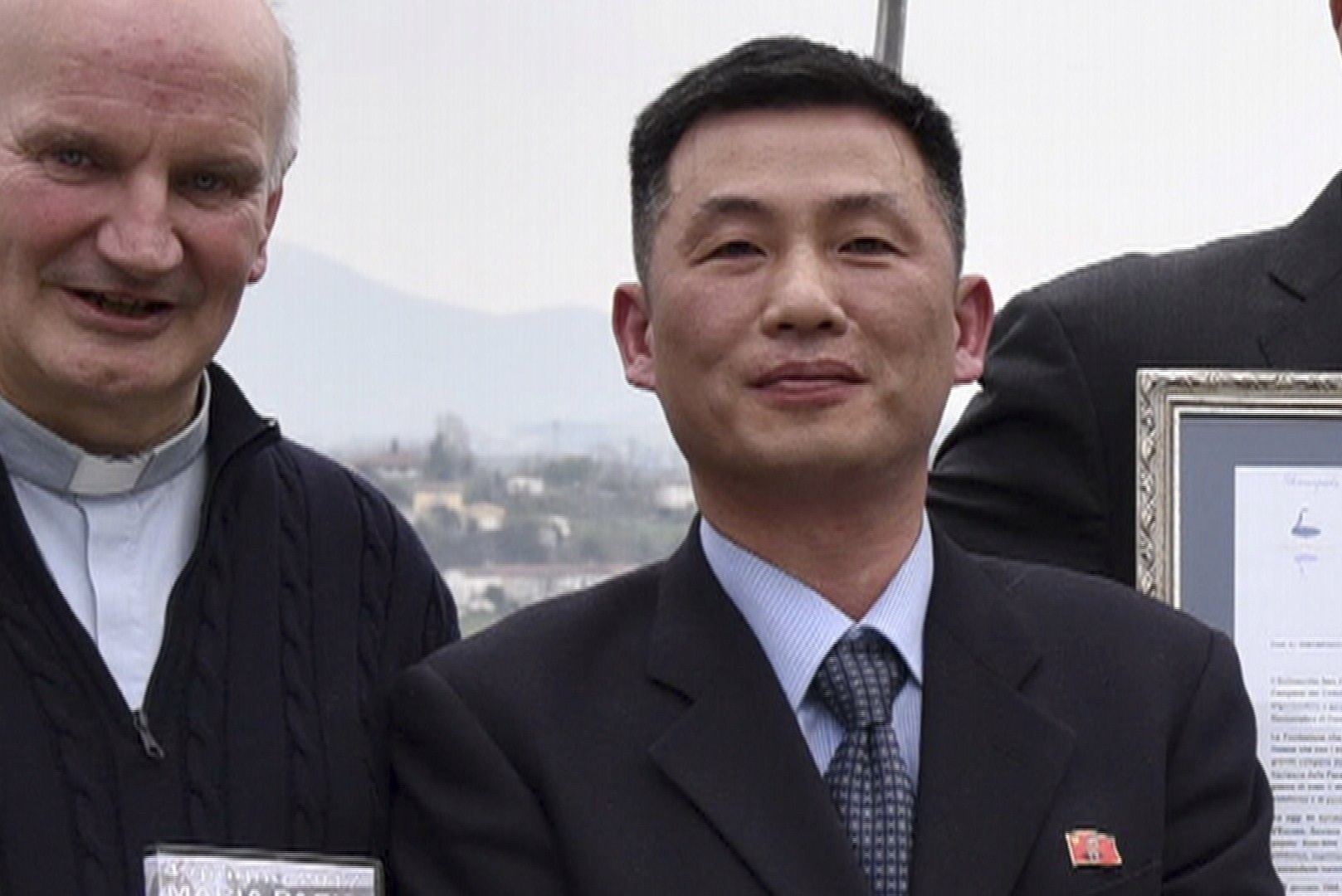 Nha ngoai giao Trieu Tien duoc phat hien o Han Quoc sau 2 nam mat tich hinh anh