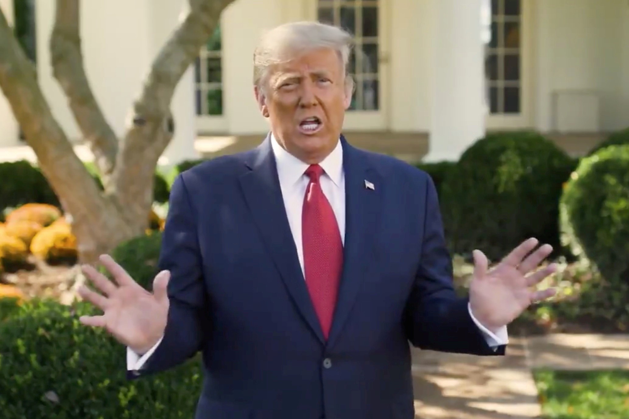 Ong Trump: Mac Covid-19 la 'phuc lanh tu Chua' hinh anh