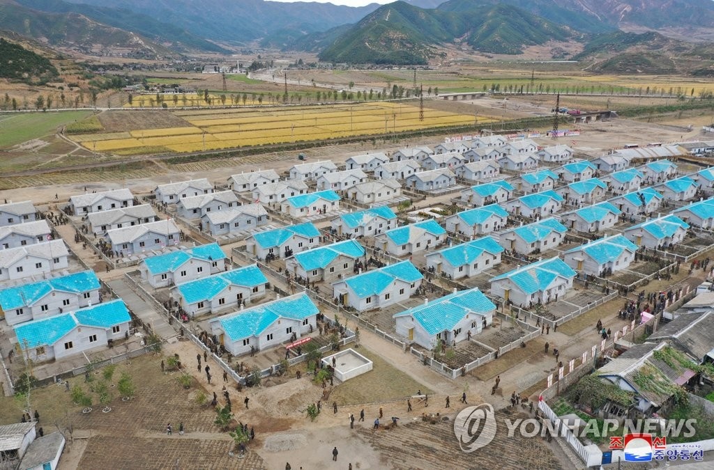 Kim Jong Un dich than thi sat khu tai dinh cu anh 1