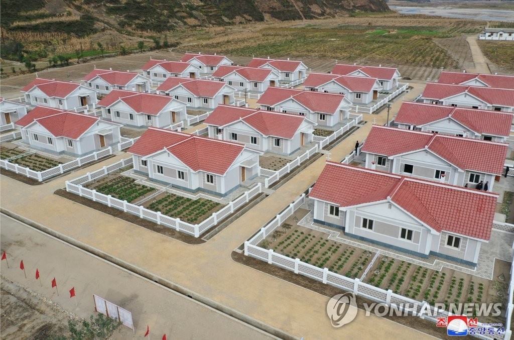 Kim Jong Un dich than thi sat khu tai dinh cu anh 2