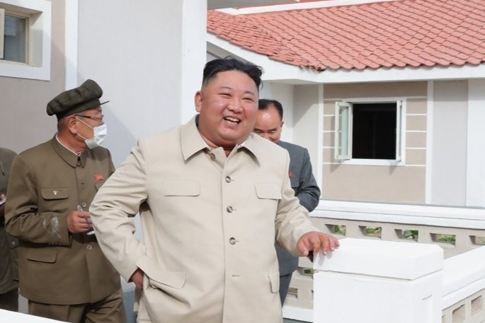 Ong Kim Jong Un thi sat khu tai dinh cu cho dan vung lu hinh anh