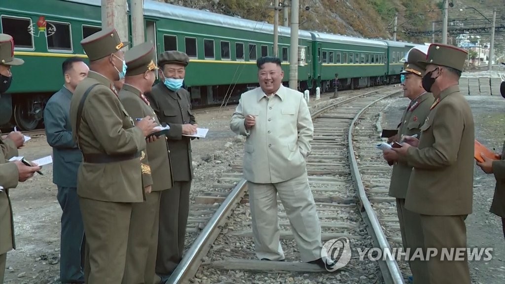 Kim Jong Un dich than thi sat khu tai dinh cu anh 4