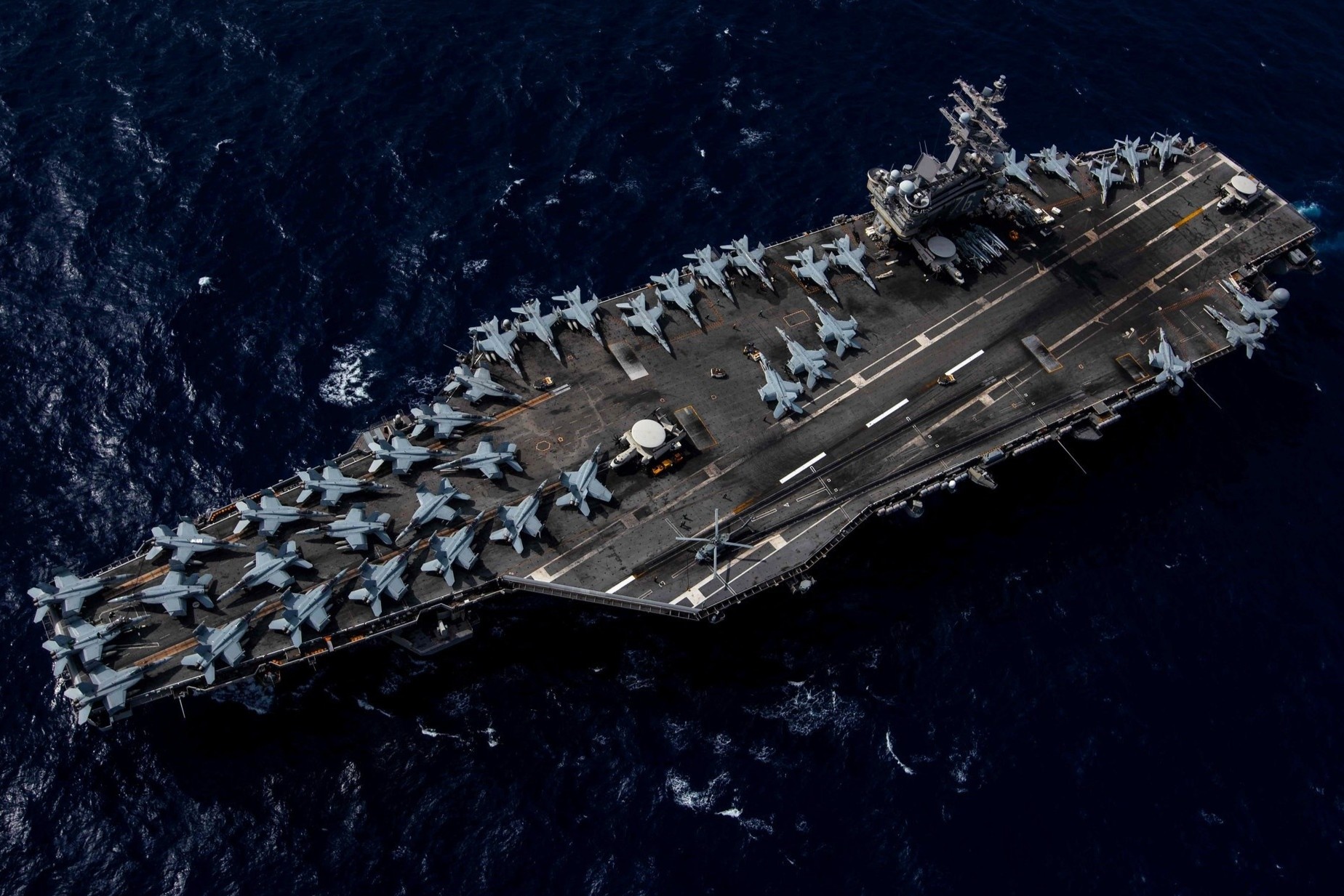Tau san bay USS Ronald Reagan tien vao Bien Dong hinh anh