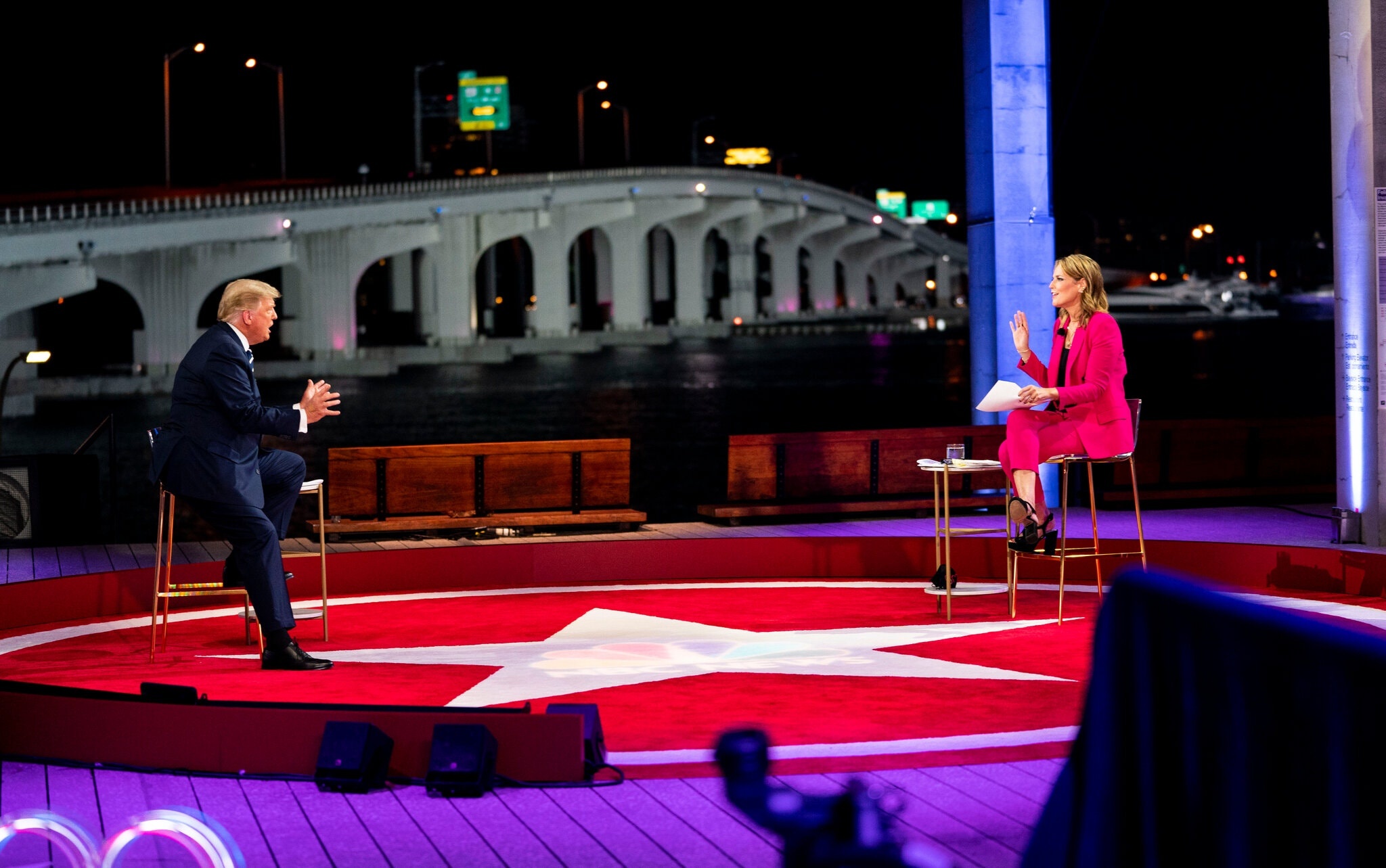 Tong thong Trump kho xu anh 2