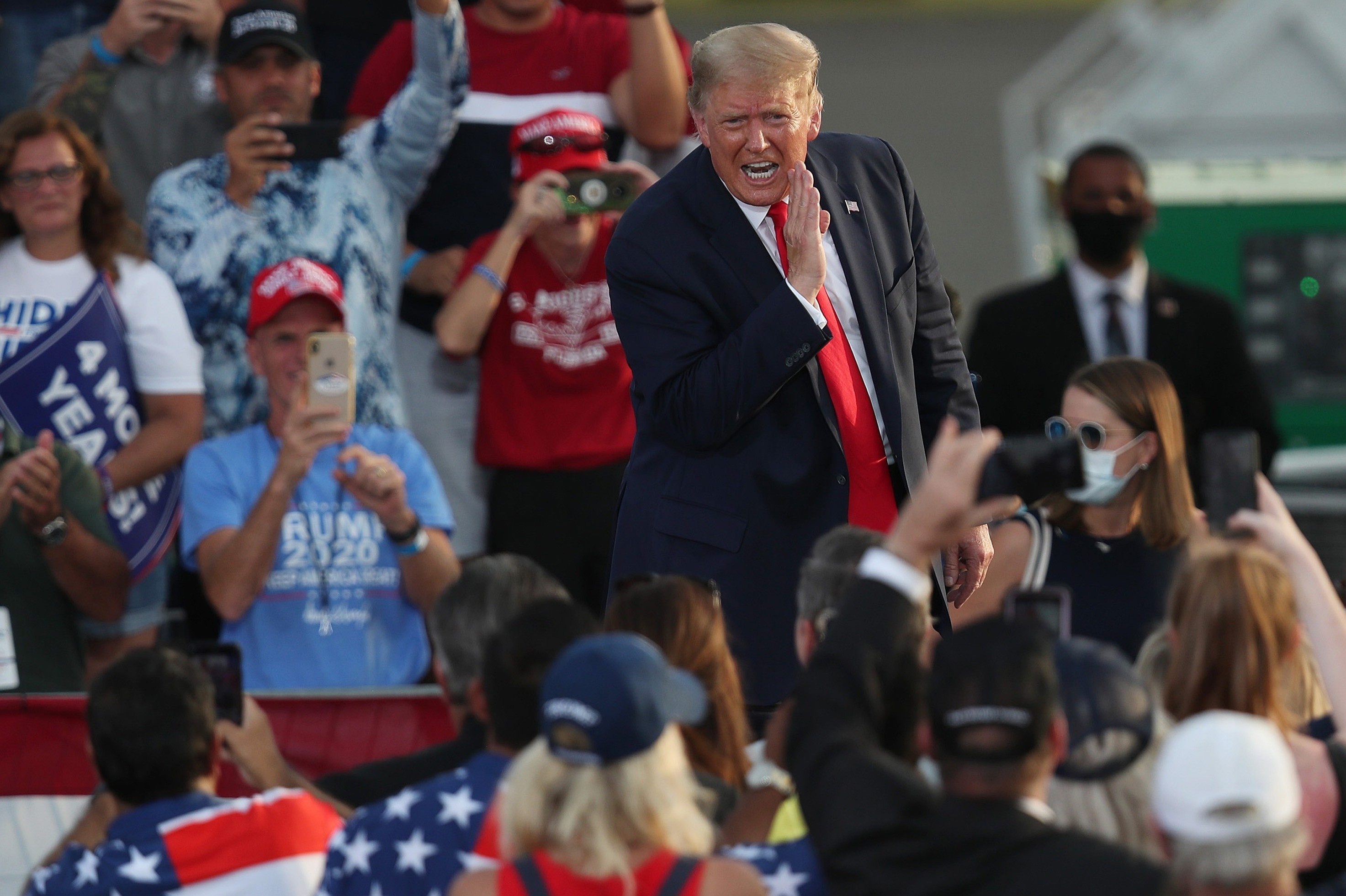 Ong Trump va nguoi ung ho doi 'nhot Biden lai' hinh anh