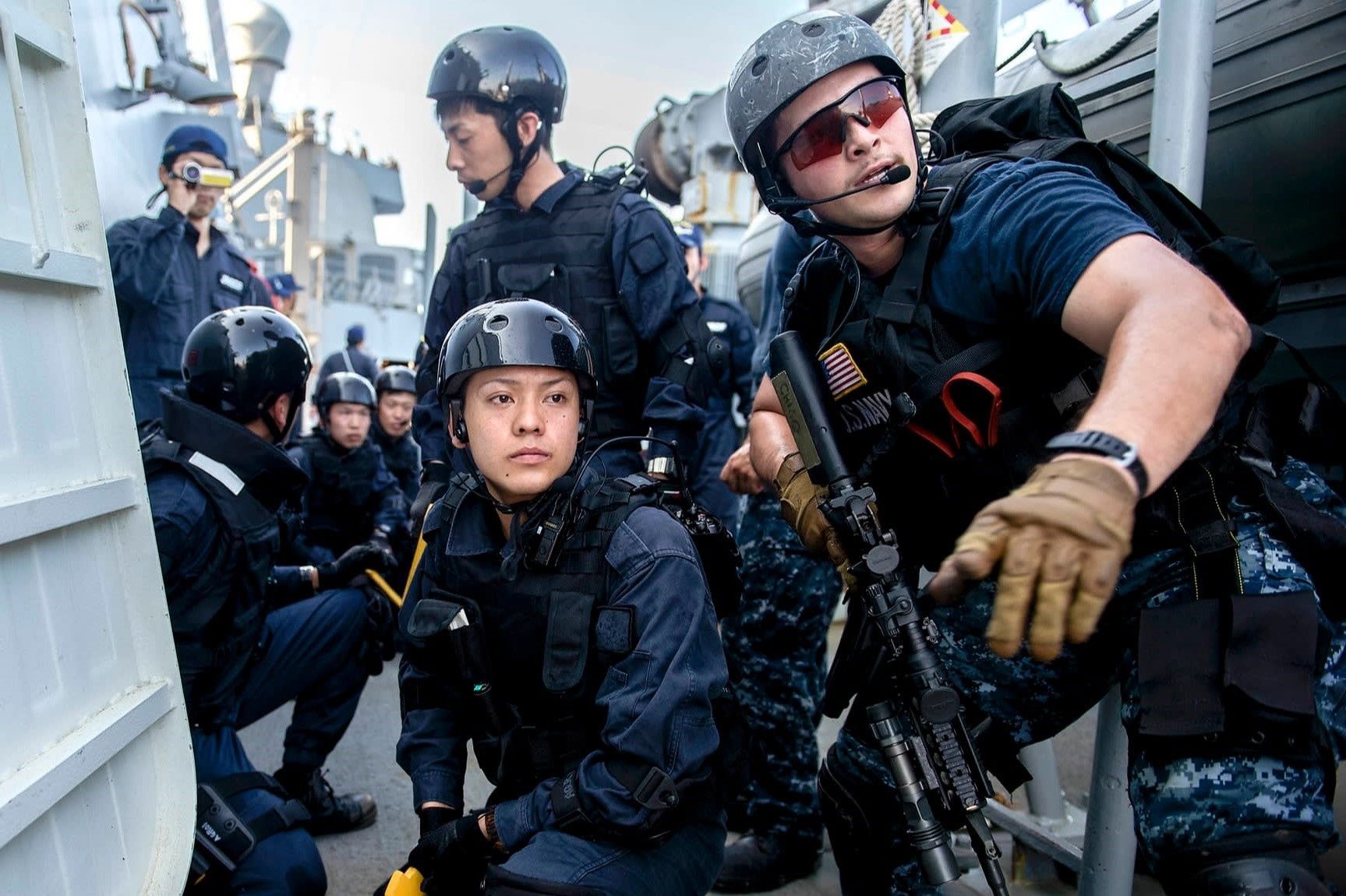 Australia nhan loi moi tap tran 'Bo tu' giua cang thang voi Trung Quoc hinh anh