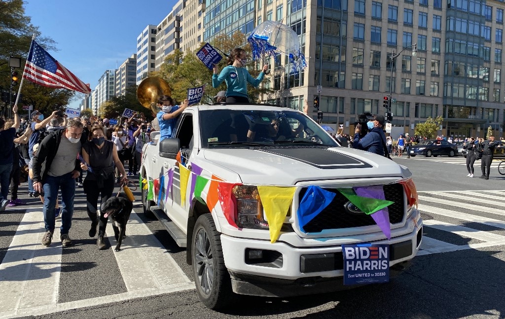 Dan Washington D.C keo den Nha Trang an mung anh 2