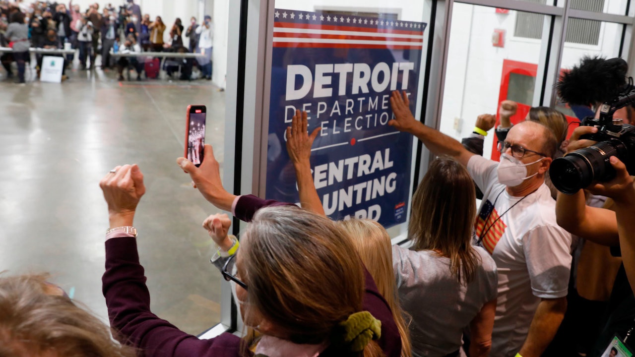 Lanh dao nhom dieu tra gian lan bau cu My dot ngot tu chuc hinh anh