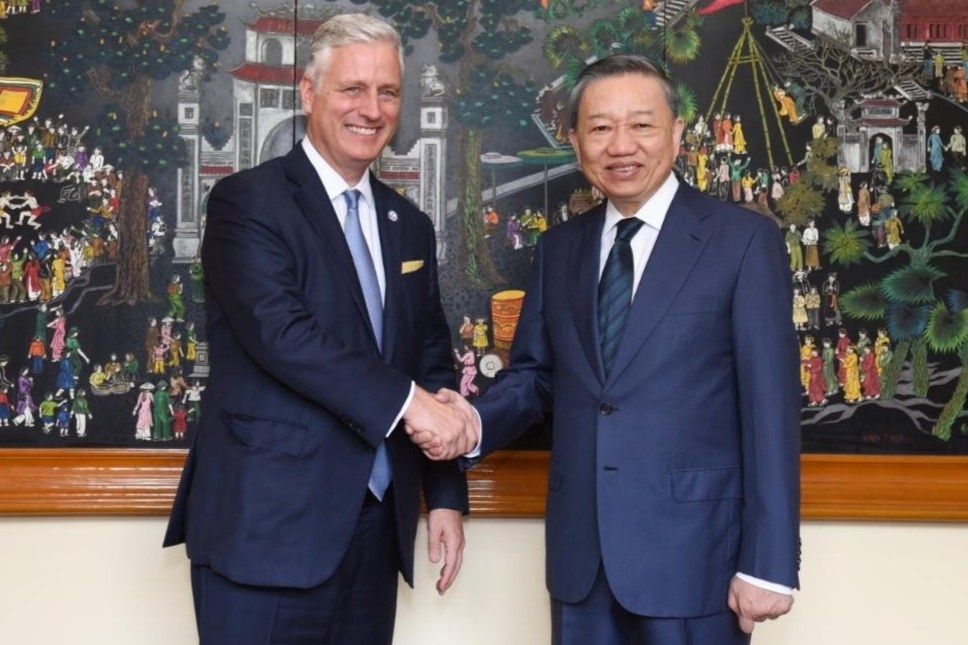 Bo truong To Lam hoi dam voi Co van An ninh Quoc gia My Robert O'Brien hinh anh