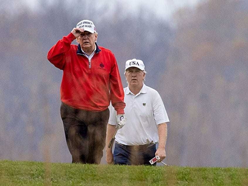 Tong thong Trump di danh golf giua phien hop truc tuyen G20 hinh anh