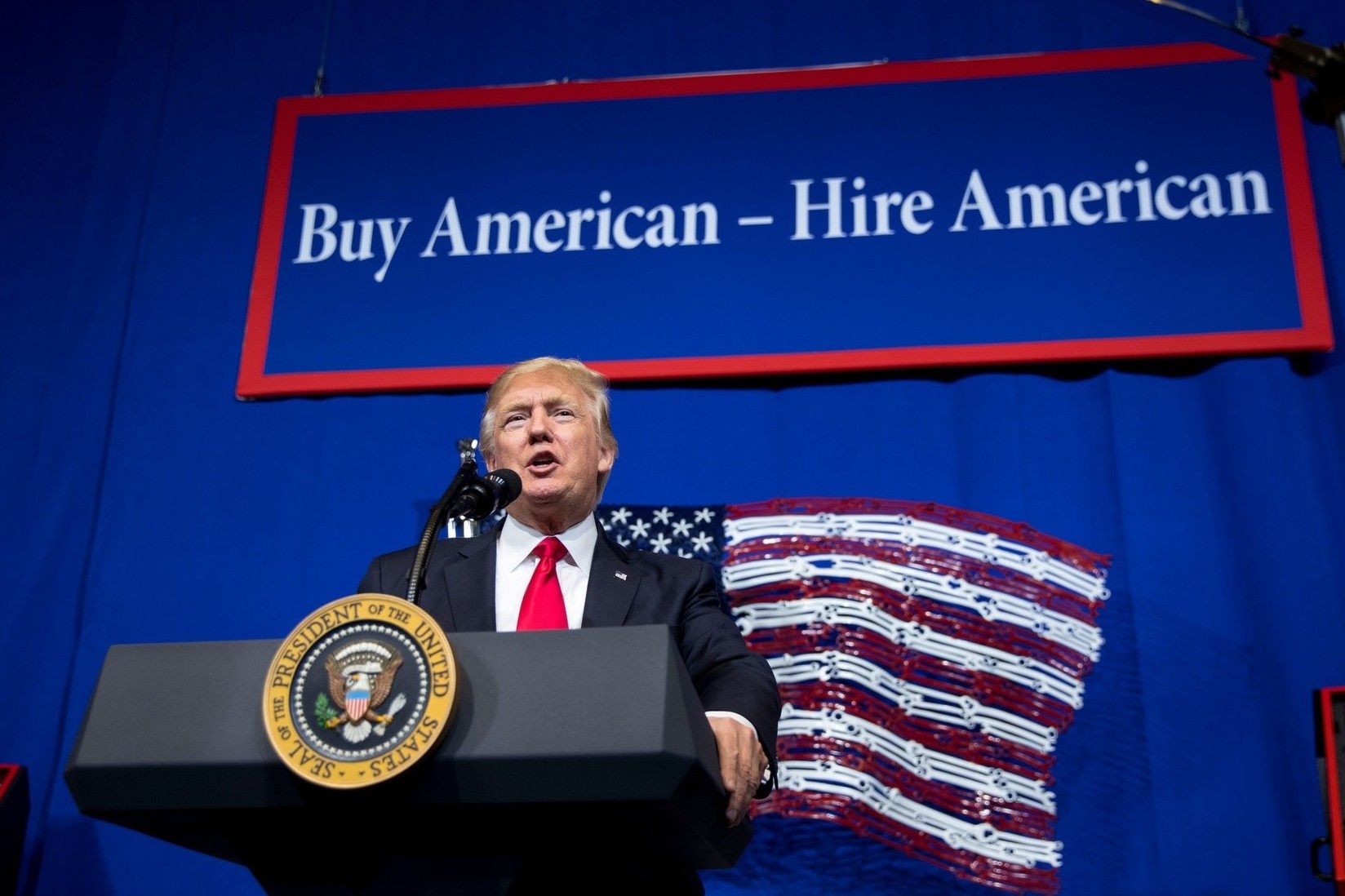 Ong Trump gap rut siet chat nhap canh vao My hinh anh