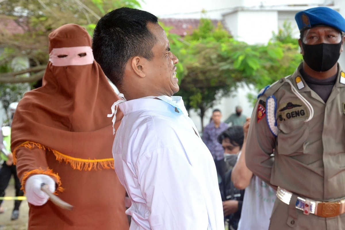 Toi pham hiep dam nga guc khi bi danh gan 150 roi thi chung hinh anh