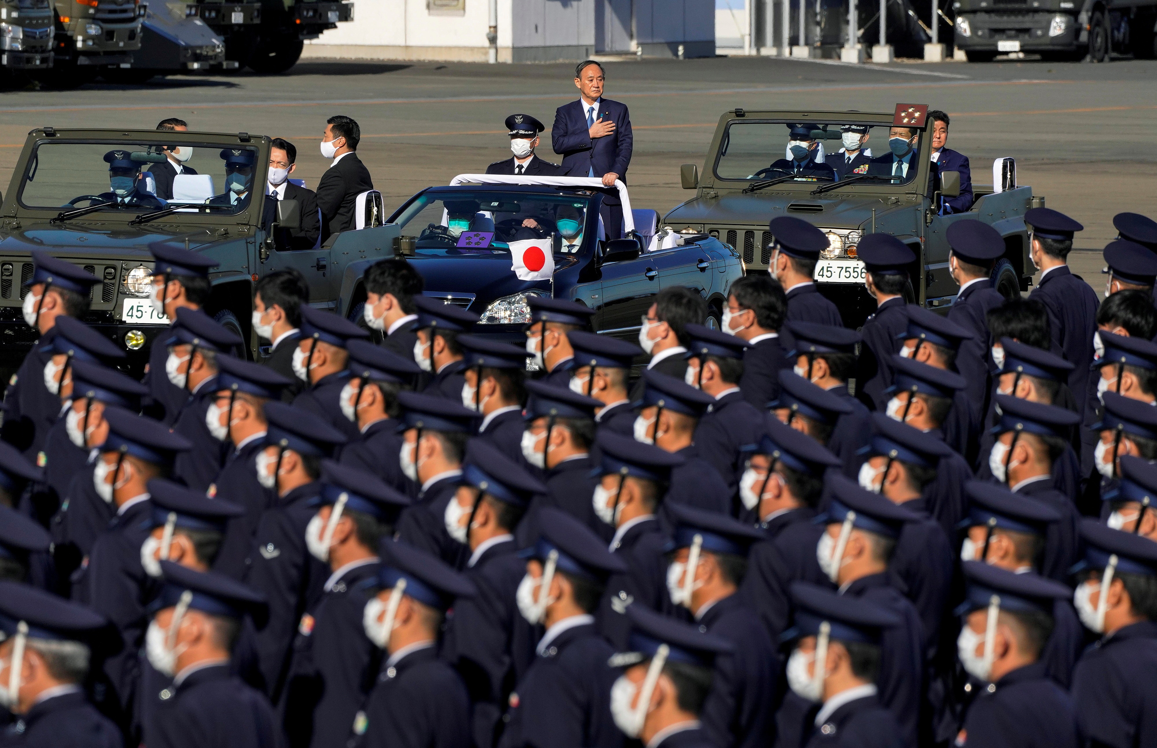 Thu tuong Nhat Ban duyet binh anh 4