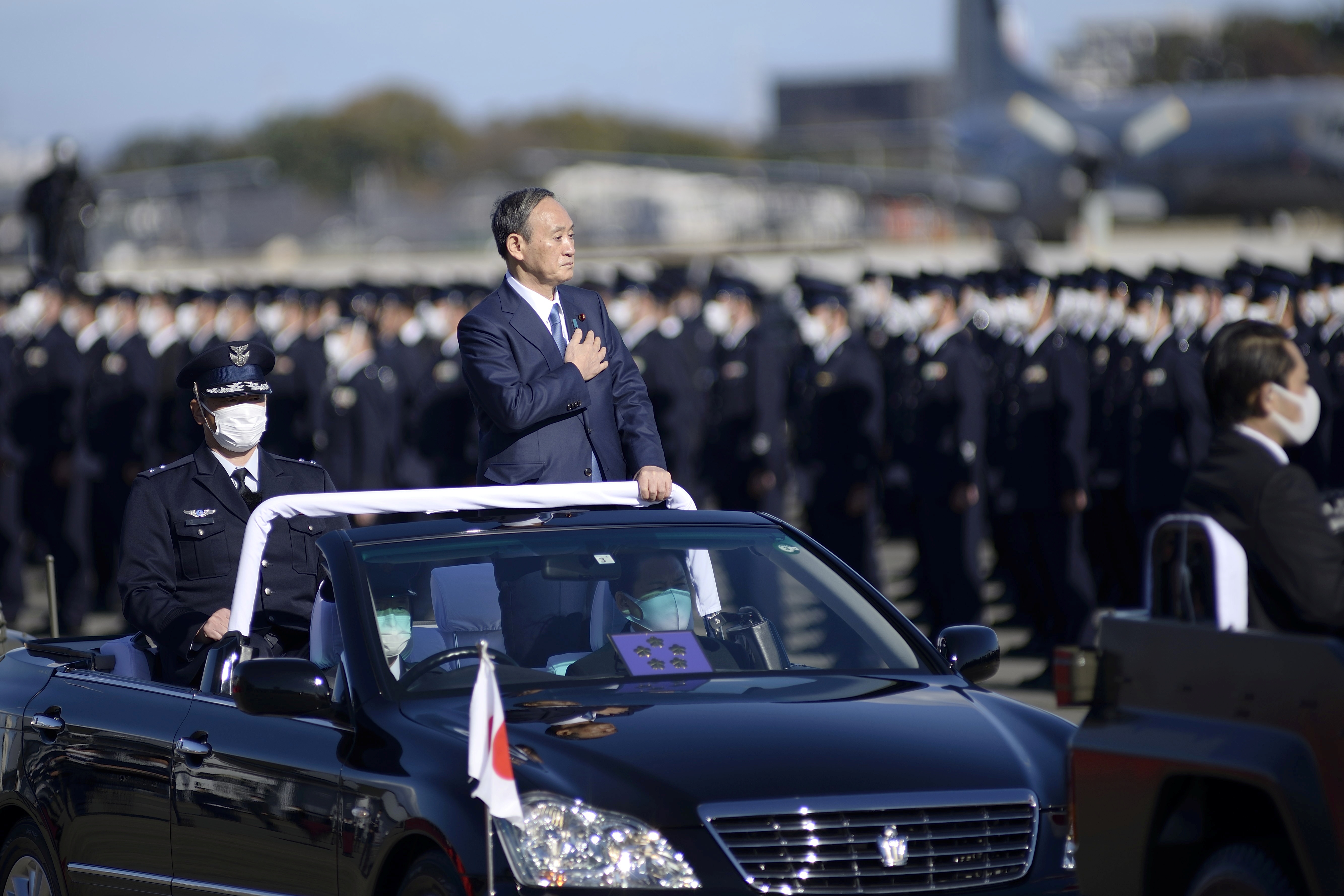 Thu tuong Nhat Ban duyet binh anh 3