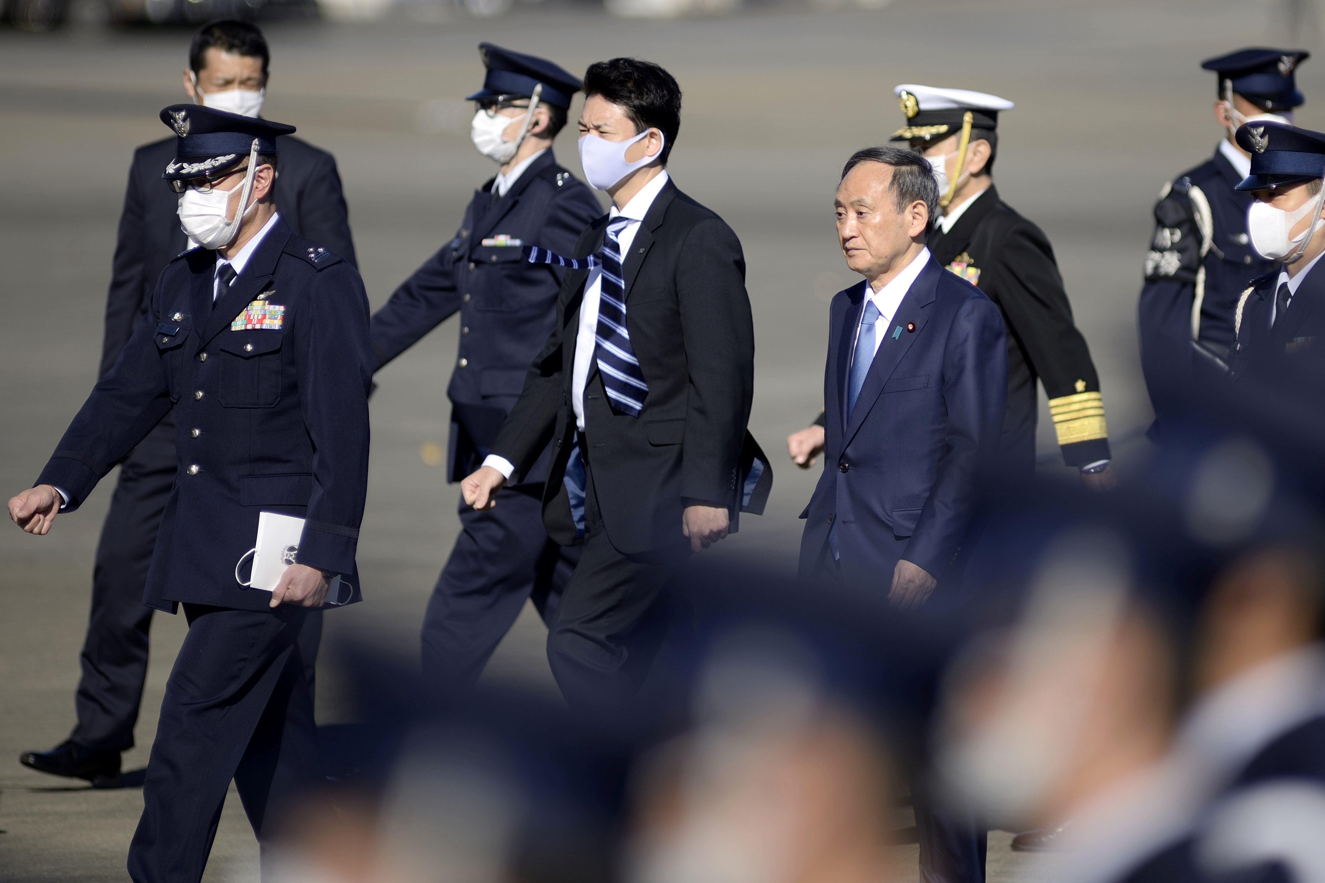 Thu tuong Nhat Ban duyet binh anh 5