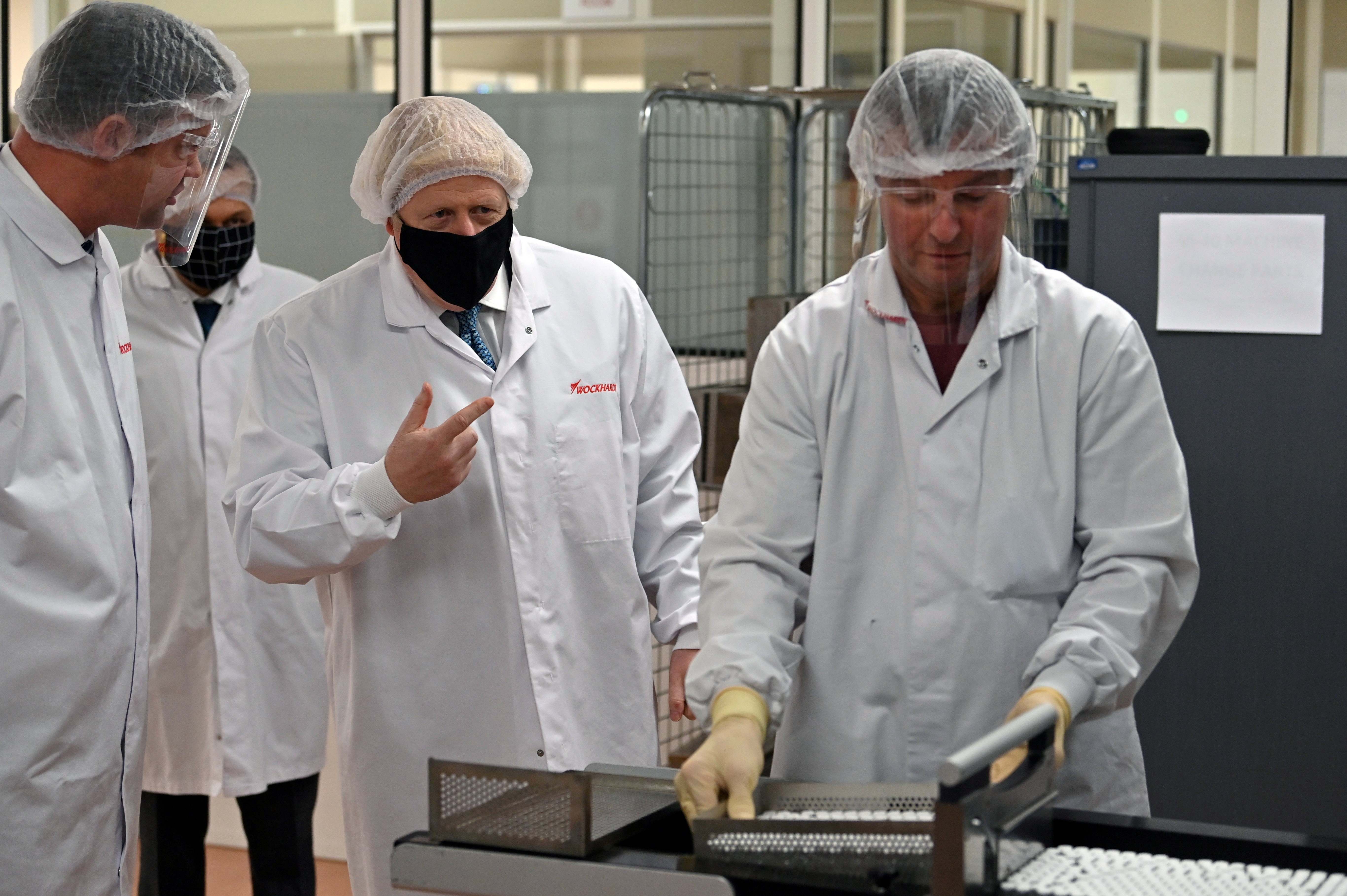 Anh tro thanh nuoc dau tien cap phep cho vaccine Covid-19 cua Pfizer hinh anh