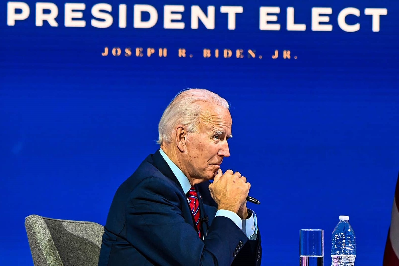 Lau Nam Goc ngan doi ngu ong Biden tiep can tinh bao hinh anh