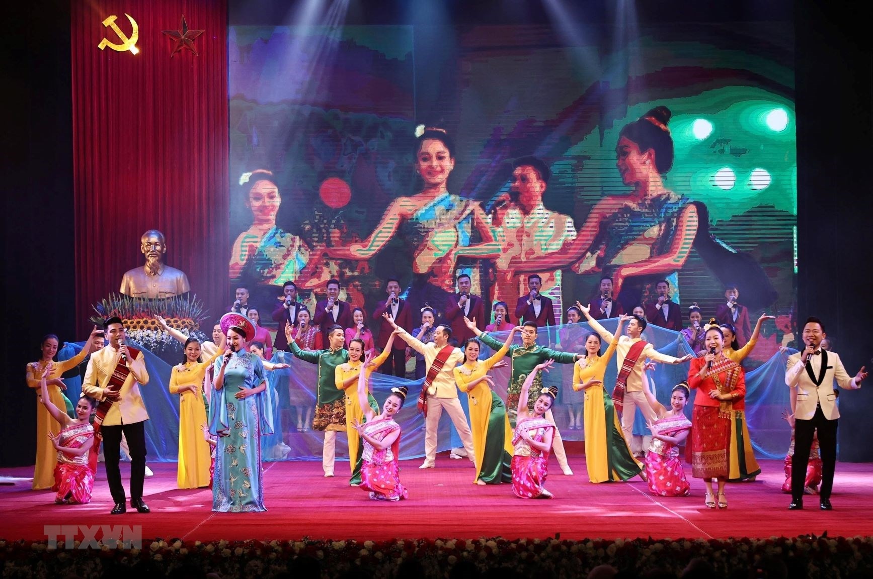 quan he hop tac toan dien Viet - Lao anh 1