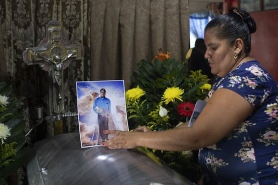 Nam 2020, 42 nha bao tren the gioi bi sat hai khi tac nghiep hinh anh