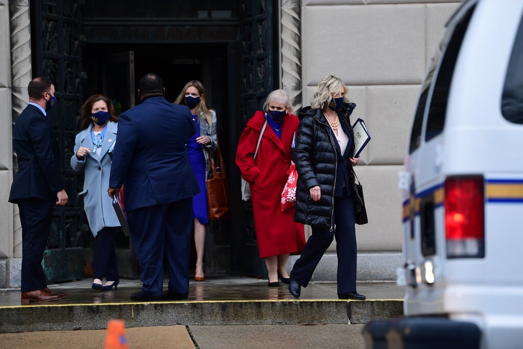 Dong minh ong Trump chua bo cuoc anh 4