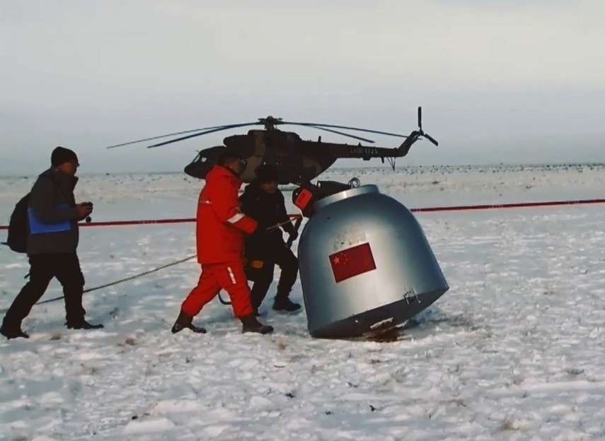 Trung Quoc dua 1,8 kg da Mat Trang tro ve Trai Dat hinh anh