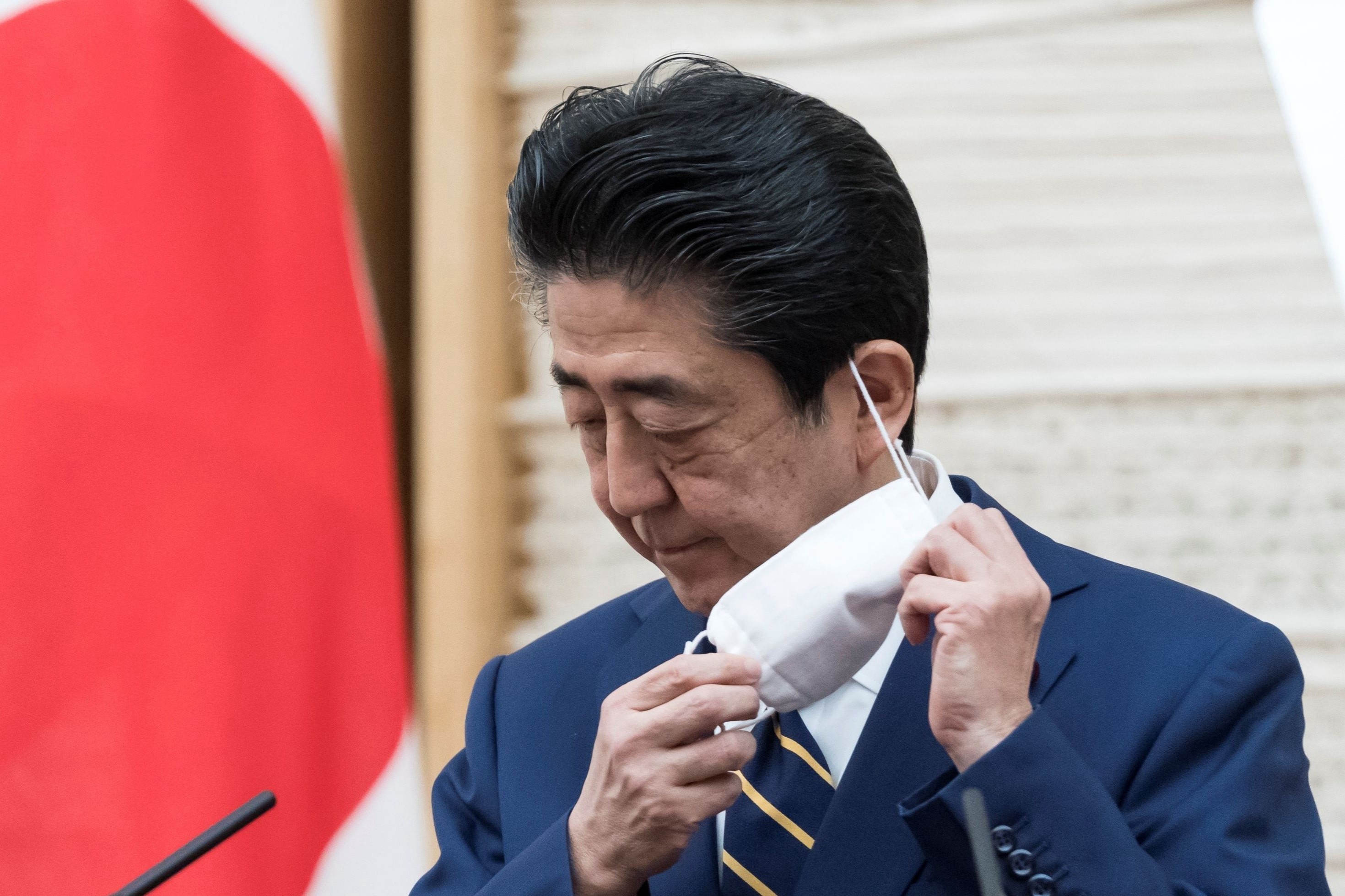NHK: Cong to vien tham van cuu Thu tuong Nhat Ban Shinzo Abe hinh anh