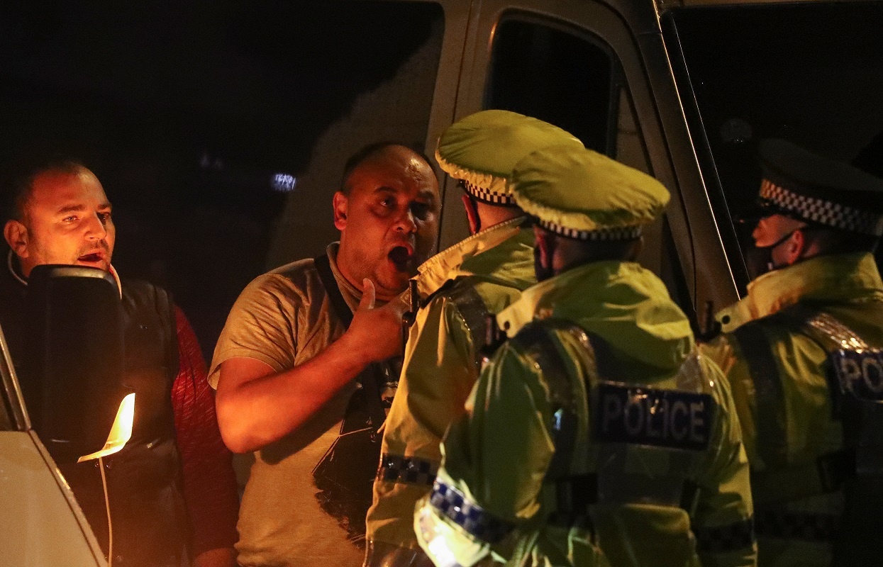 Xe tai xep hang dai doi roi khoi Anh anh 5