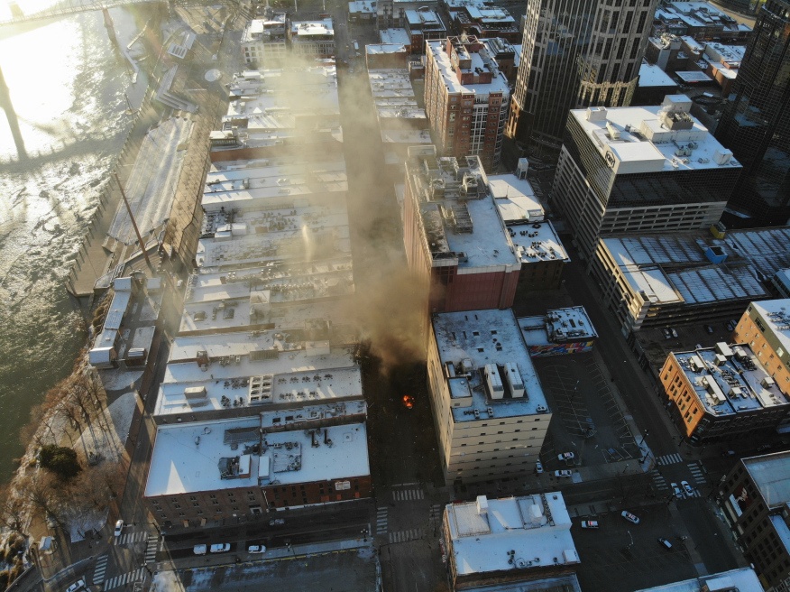 No lon tai thanh pho My ngay le Giang sinh anh 8