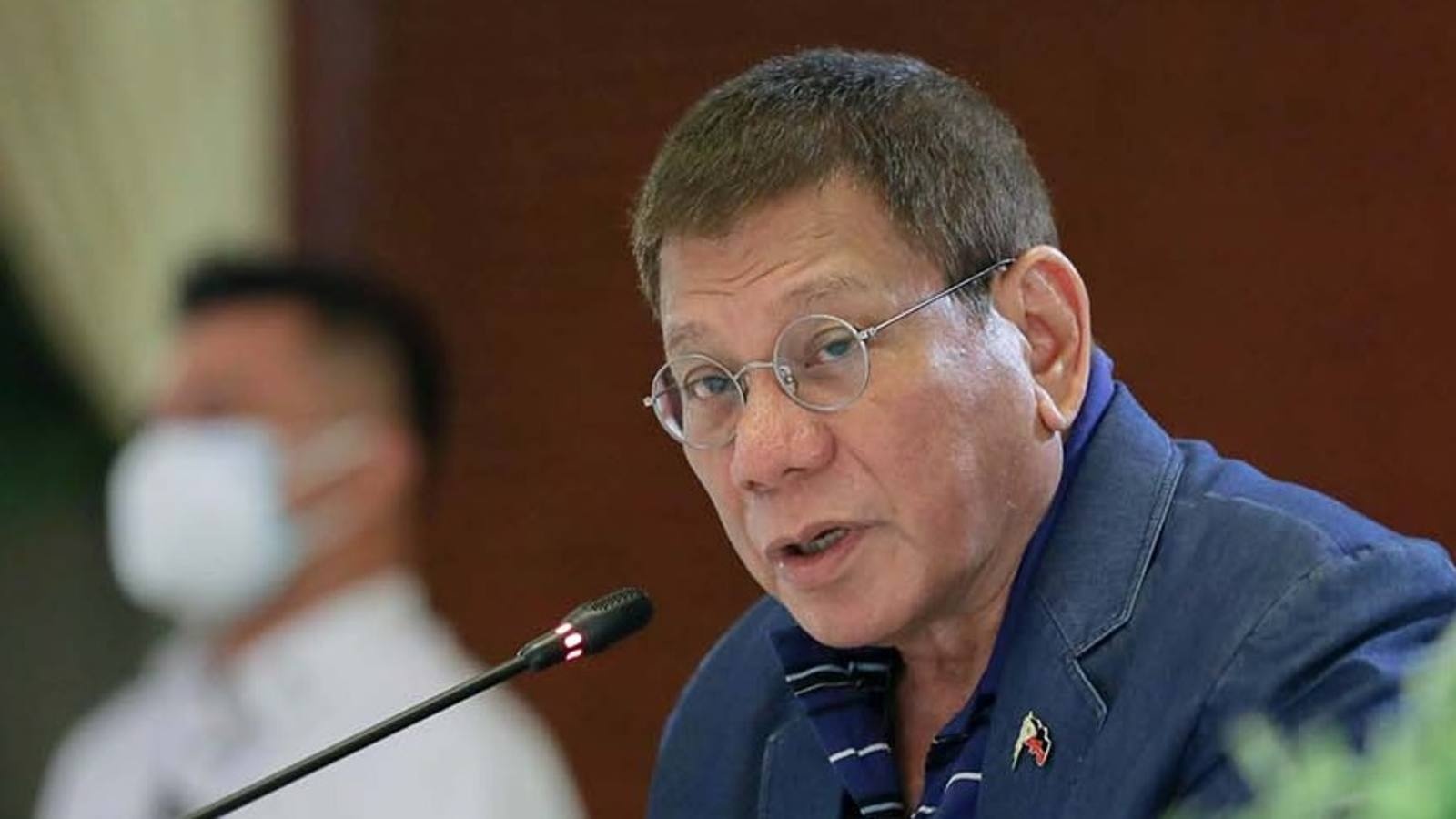 Ong Duterte hoi thuc My gui vaccine anh 1