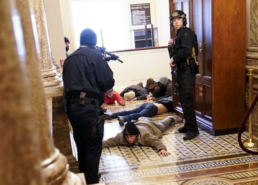 Phe Cong hoa can nhac phe truat ong Trump sau bao loan hinh anh