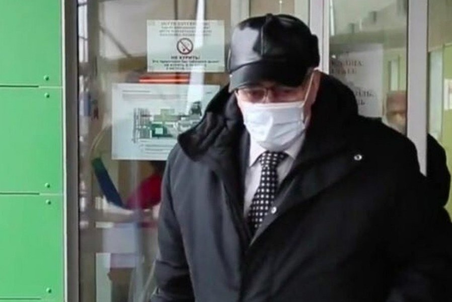 Nha ngoai giao Nga am tham tiem vaccine Pfizer thay vi vaccine noi hinh anh