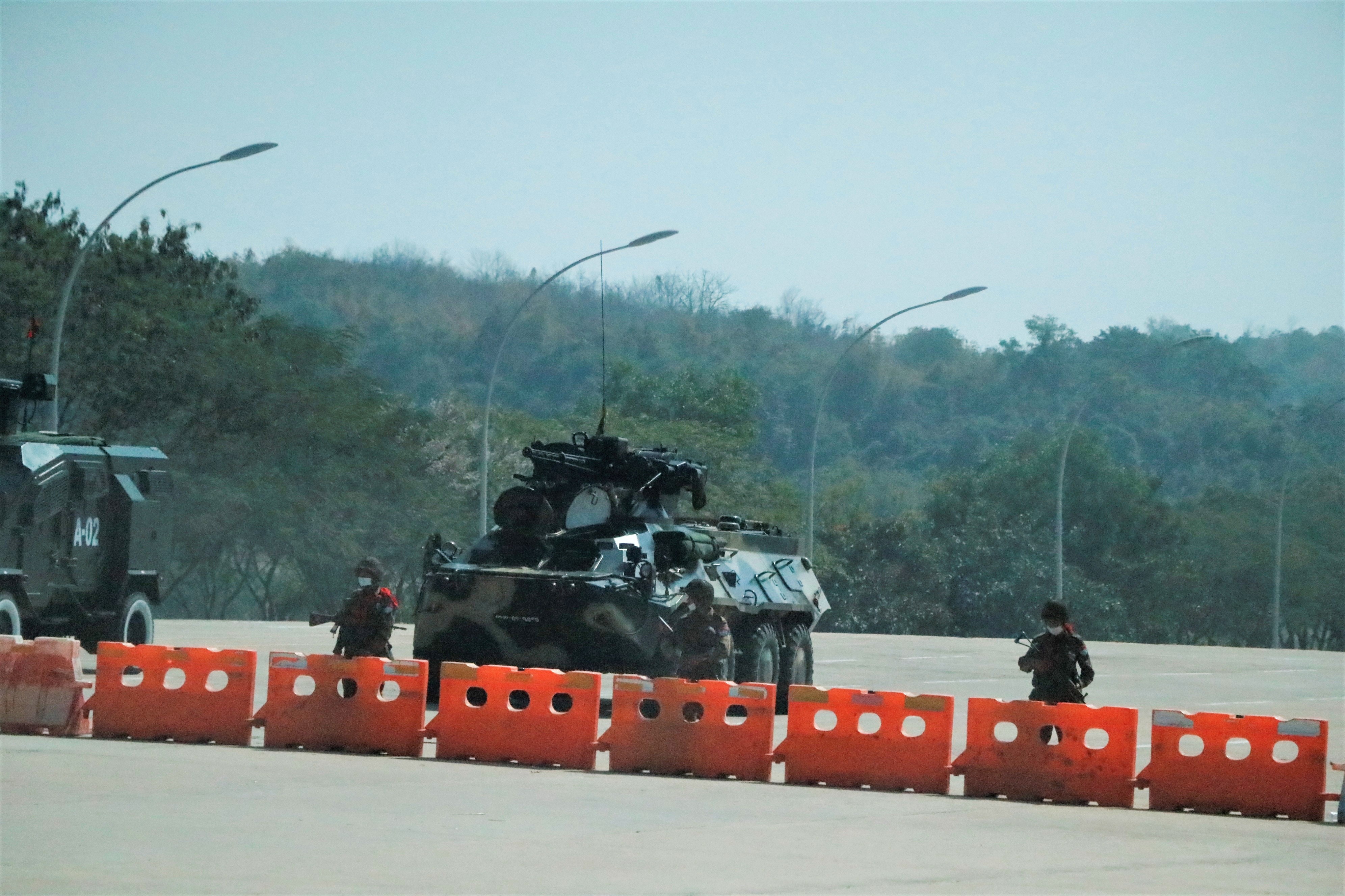 Quan doi Myanmar len tieng ve vu chinh bien hinh anh