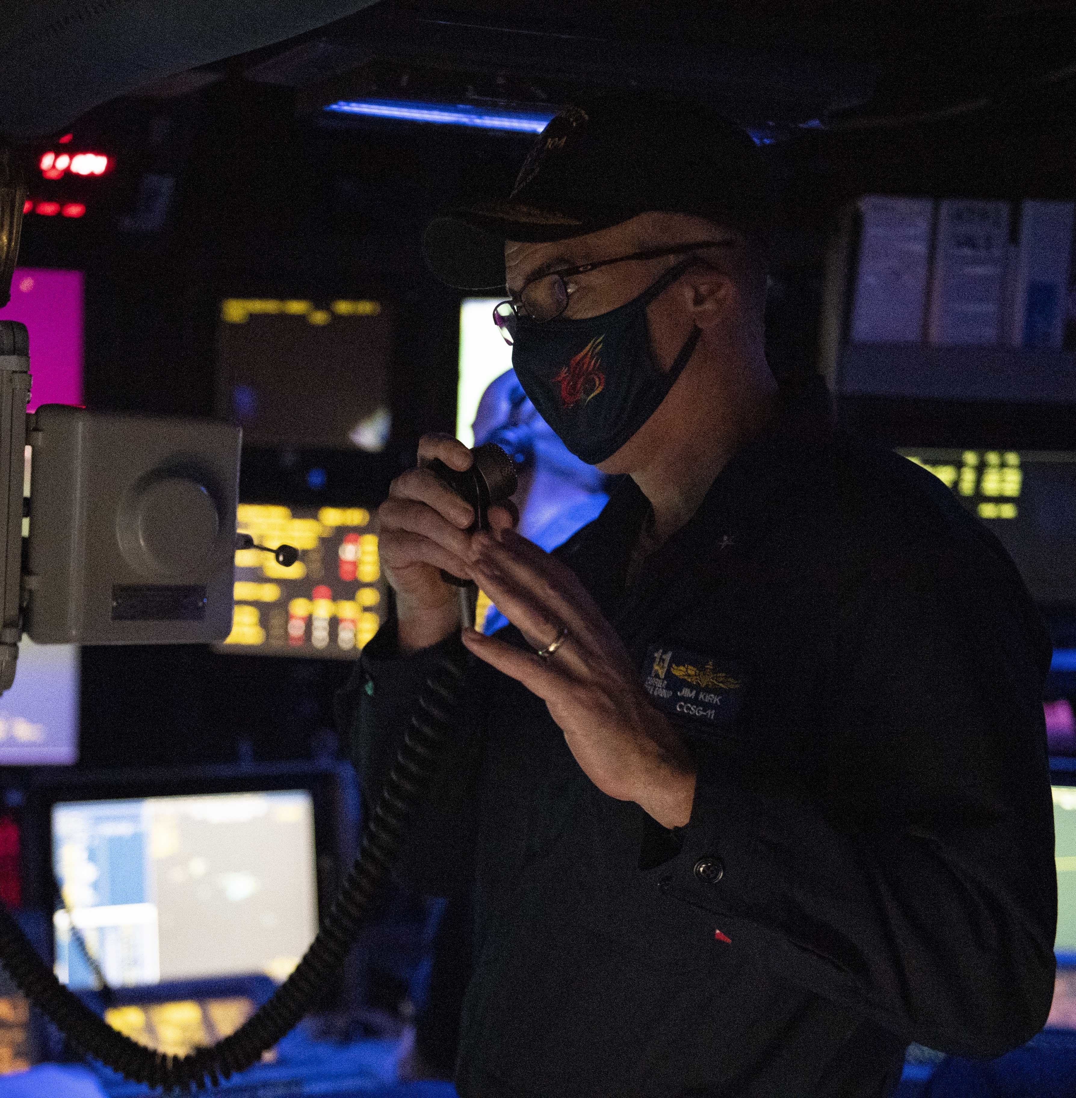 tau san bay My tien den cua ngo Bien Dong anh 2