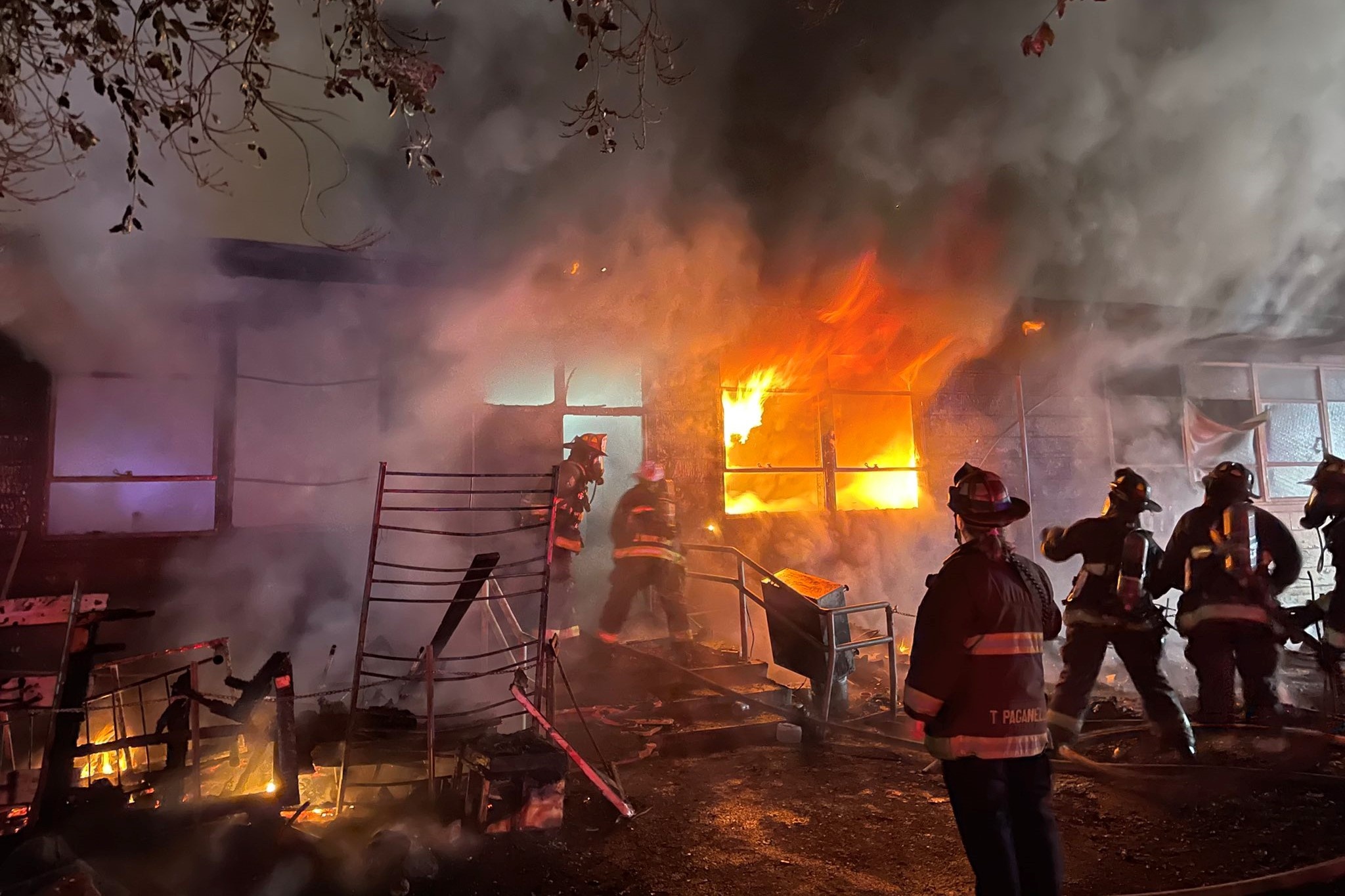 Chay trung tam ho tro cong dong nguoi My goc Viet o Oakland hinh anh