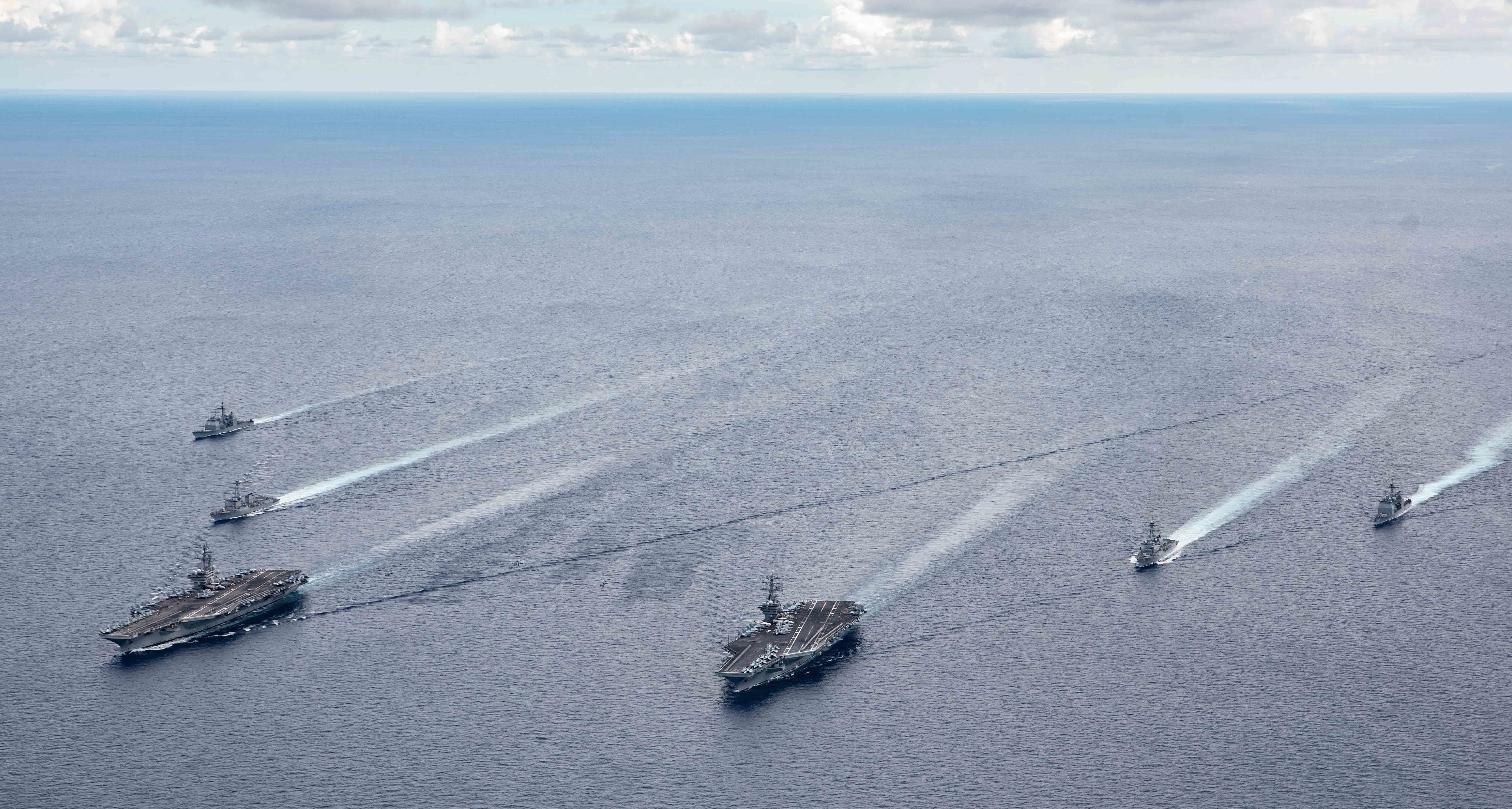 tau san bay My cung tap tran tren Bien Dong anh 1