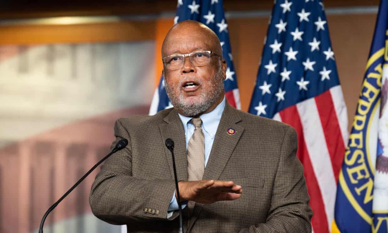 Ong Trump bi kien hinh anh