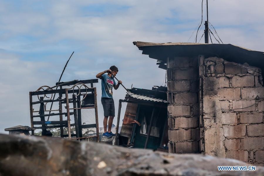 Lua thieu rui khoang 300 ngoi nha o Manila anh 1