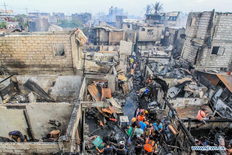 Lua thieu rui khoang 300 ngoi nha o Manila anh 4