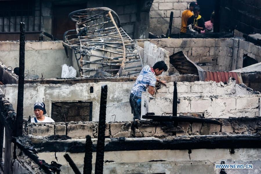 Lua thieu rui khoang 300 ngoi nha o Manila anh 6