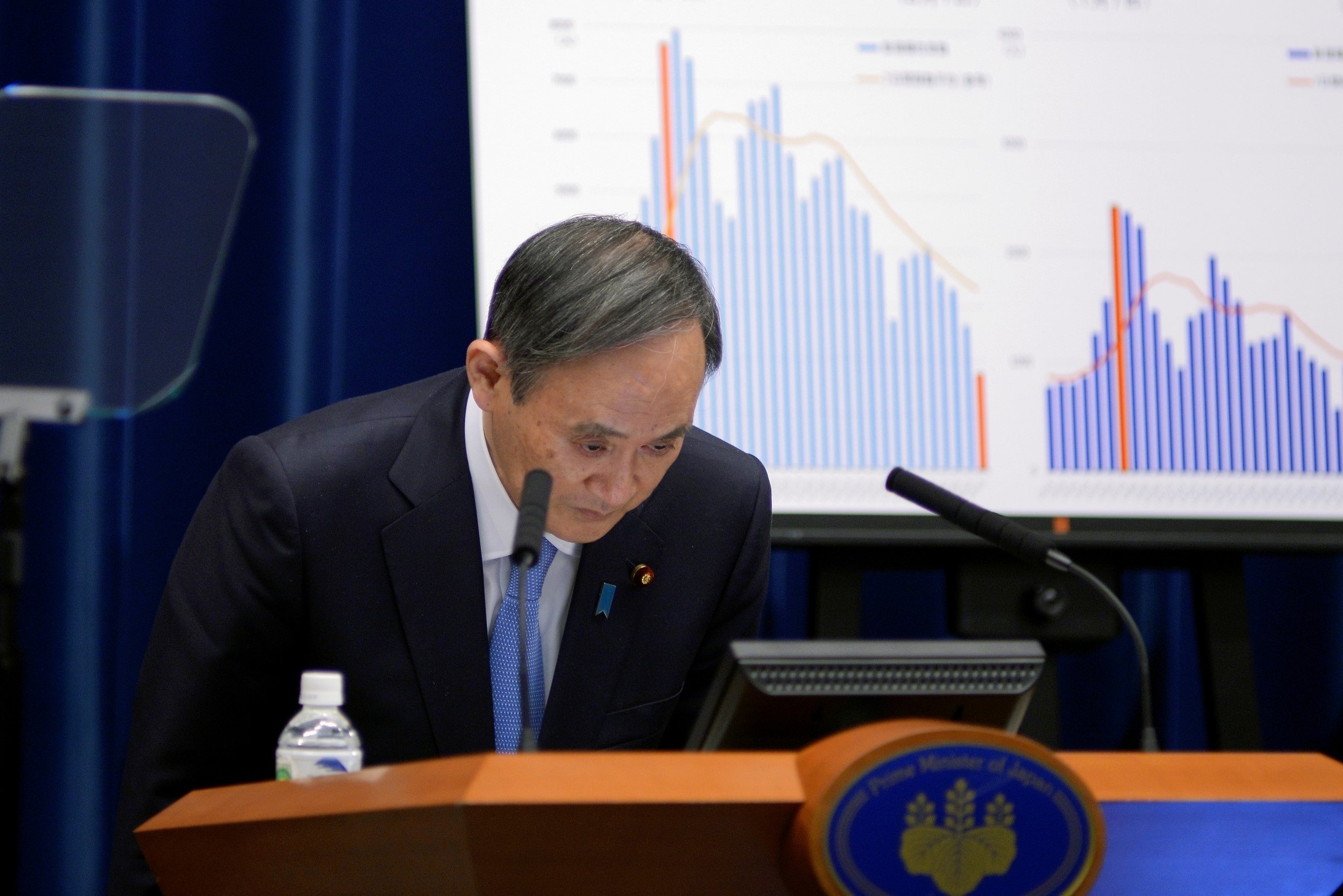 Thu tuong Nhat bi chi trich vi khong chiu o nha cong vu hinh anh