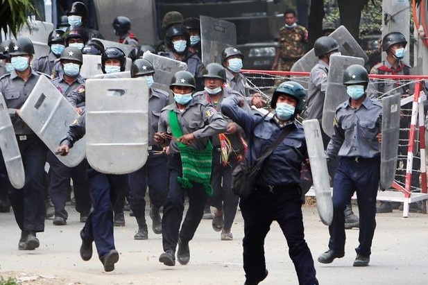 Lien Hop Quoc yeu cau quan doi Myanmar 'dung tran ap' bieu tinh hinh anh