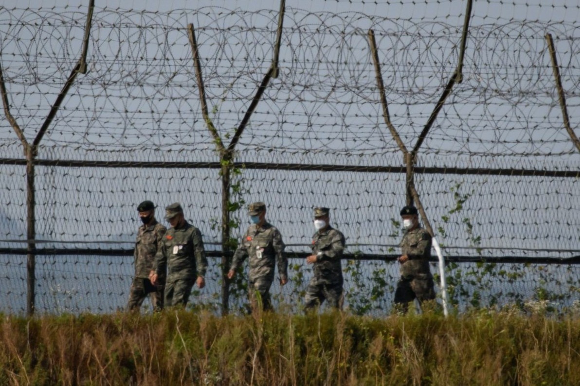 Quan doi Han Quoc bi chi trich sau nhieu vu nguoi Trieu Tien vuot bien hinh anh