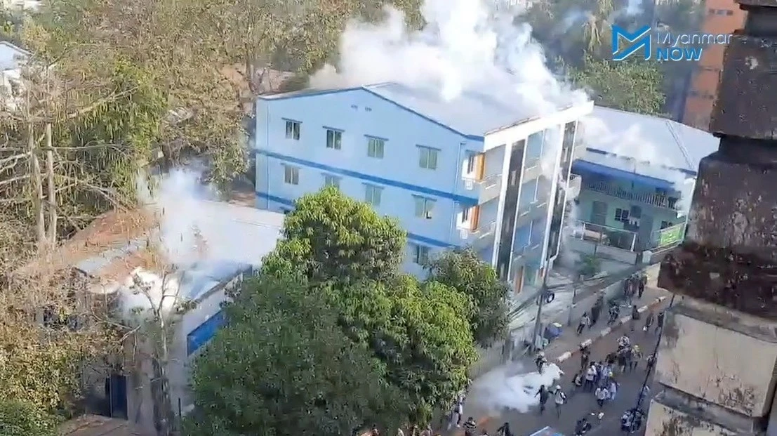 Nguoi bieu tinh Myanmar thiet mang anh 2