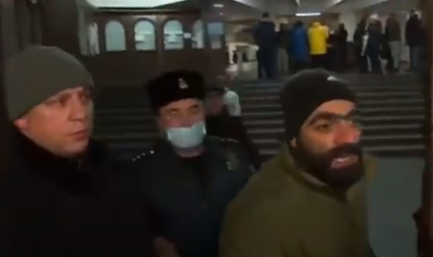 Dan Armenia xong vao toa nha chinh phu anh 1