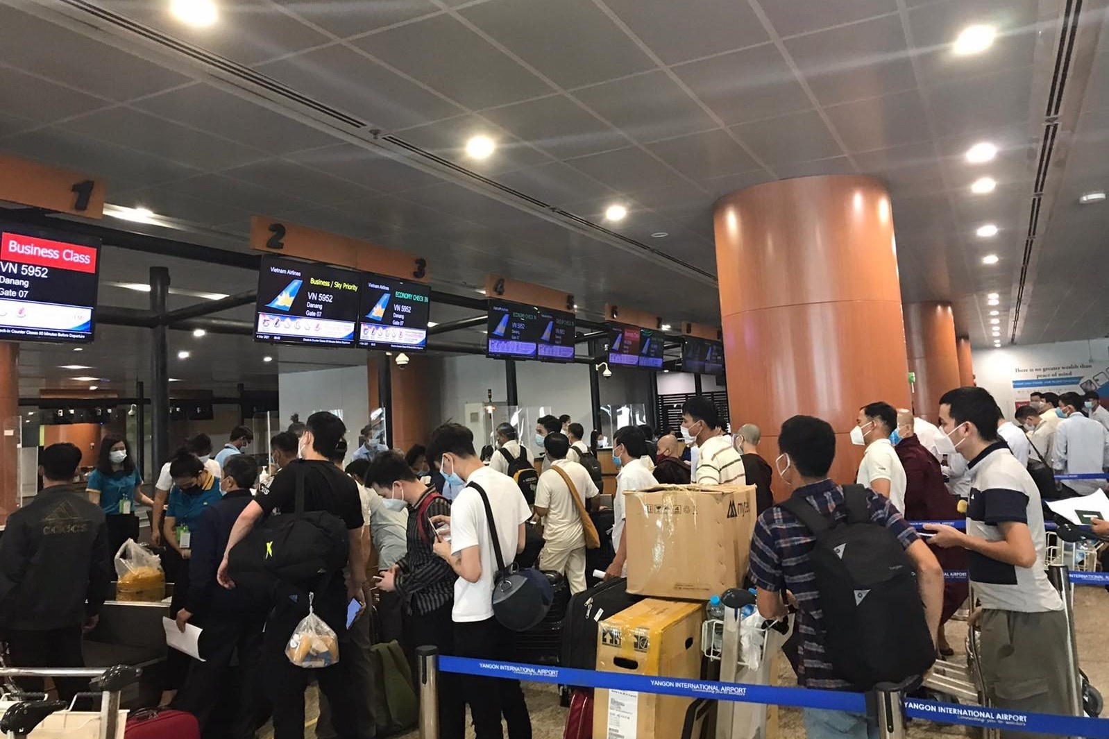 Hon 390 nguoi Viet Nam tu Myanmar ve nuoc hinh anh