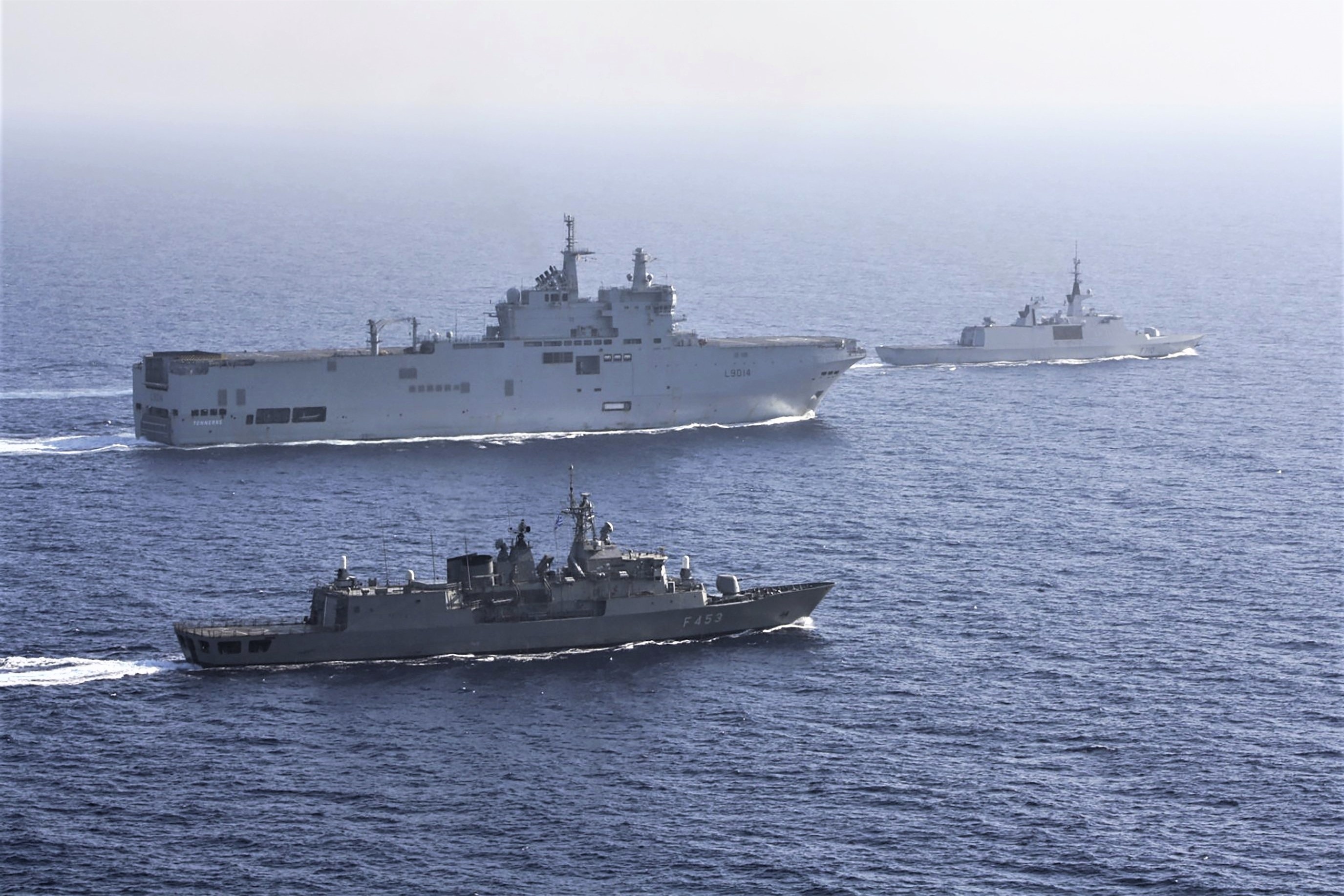 Phap lien tiep dieu chien ham den Bien Dong hinh anh