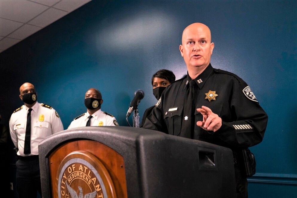 Cau noi gay phan no cua canh sat My trong vu nguoi goc A bi sat hai hinh anh