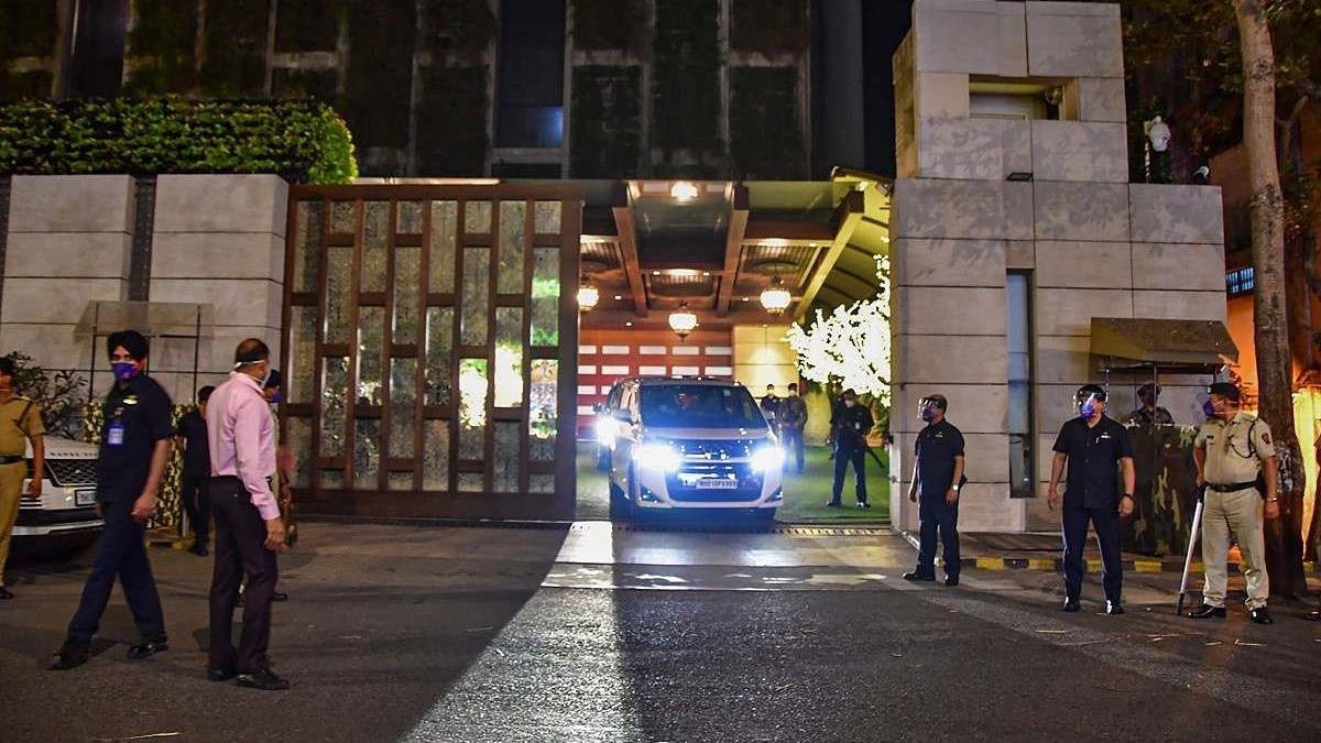 Xe bom truoc nha ty phu so 1 chau A anh 1